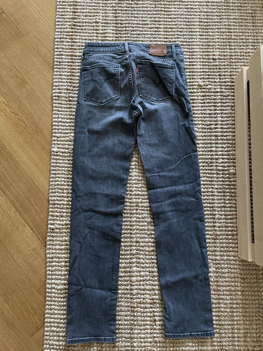 Levi's Jeans: Levi's Hose Slim 712 Grösse 26 grau/schwarz – D'occasion à Basel par Garfield038 1