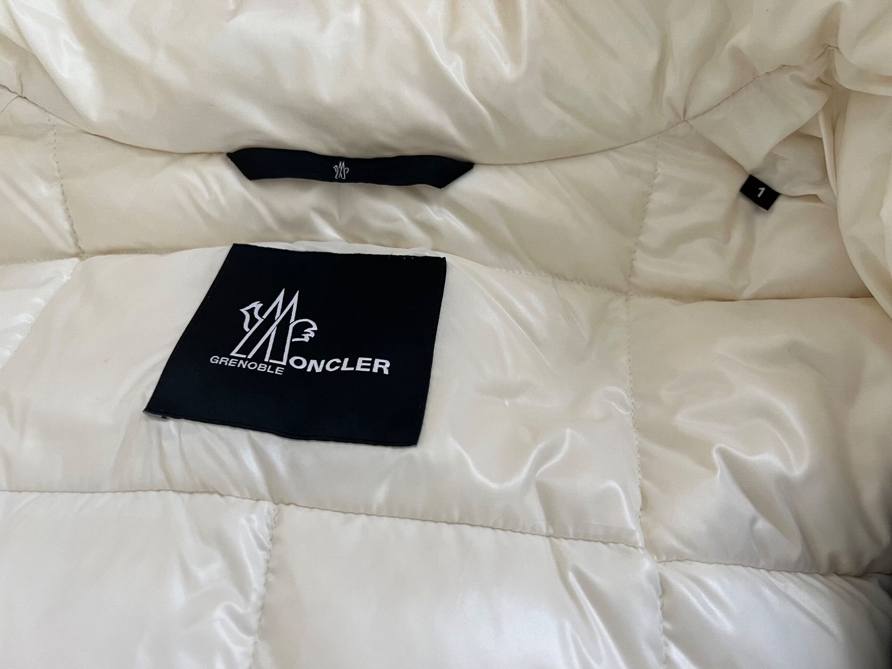 Moncler Giacche: Moncler Grenoble Damen Skijacke Size: 1 in weiss – Usato da Zug venduto da la-carol 3