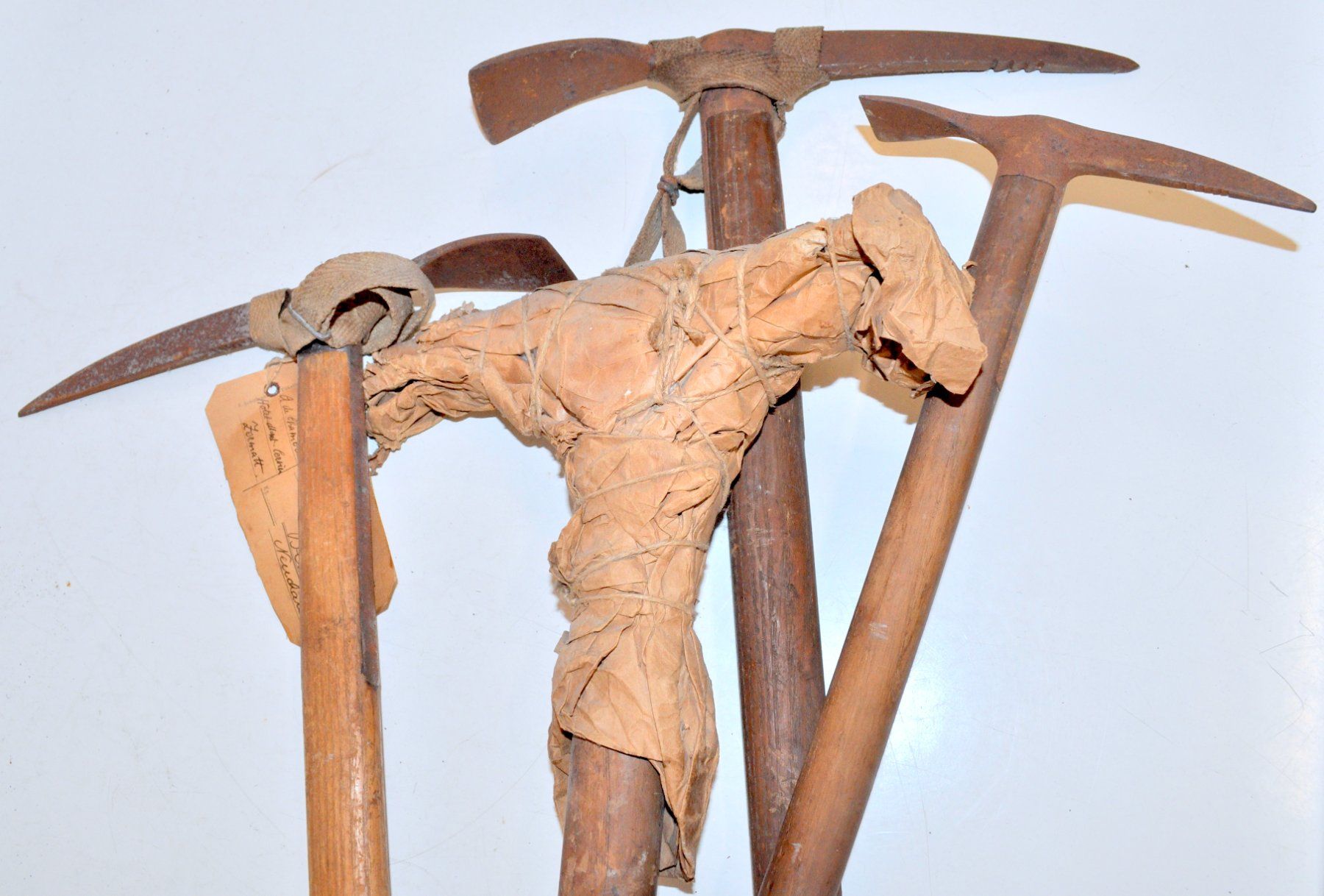 Matériel de grimpe: Lot de 4 anciens piolets – D'occasion à Neuchâtel par Neuchatel 5