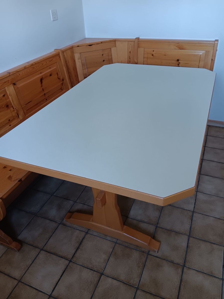 Tische: Ecktisch aus Holz – Gebraucht aus Obernau von Bekka.