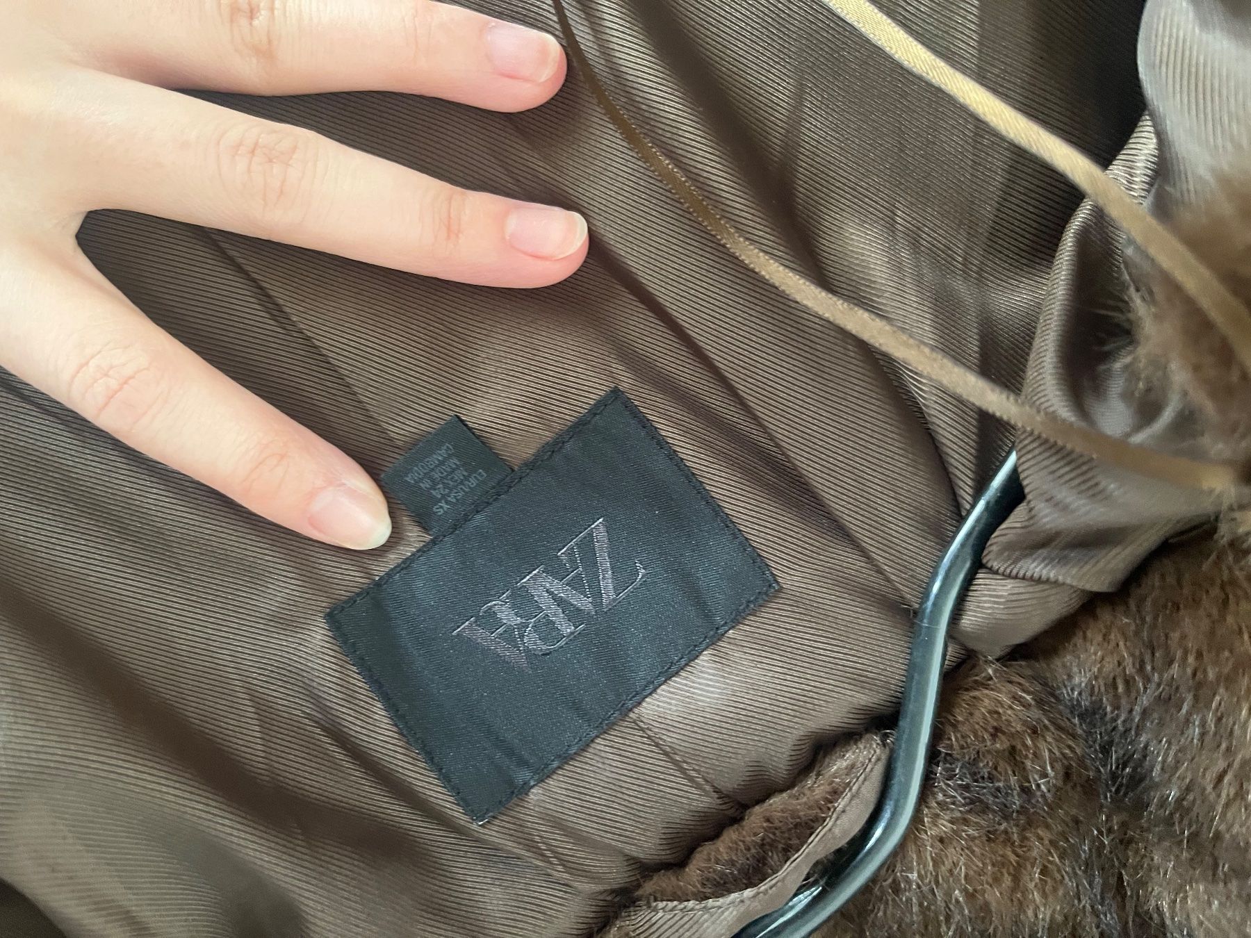 Zara Giacche: FAUX FUR SHORT COAT WITH TOGGLES – Nuovo (secondo la descrizione) da Zürich venduto da Smartcookies 5