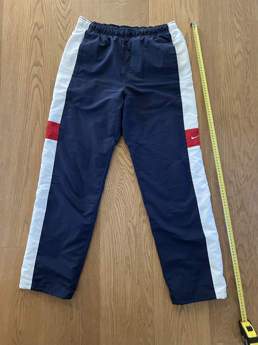 Nike Pantaloni: Nike Trainingshose / Jogginghose Vintage 90er – Usato da Basel venduto da Oloir 4