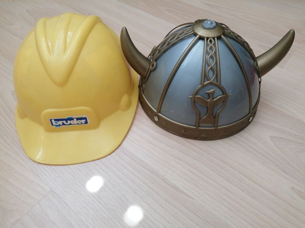 Kostüme: 2er Set Kostüm Helm – Gebraucht aus Diessenhofen von sabrina1204