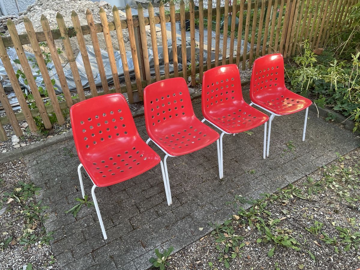 Stühle: OWI Gartenstühle rot – Gebraucht aus Winterthur von Kingori