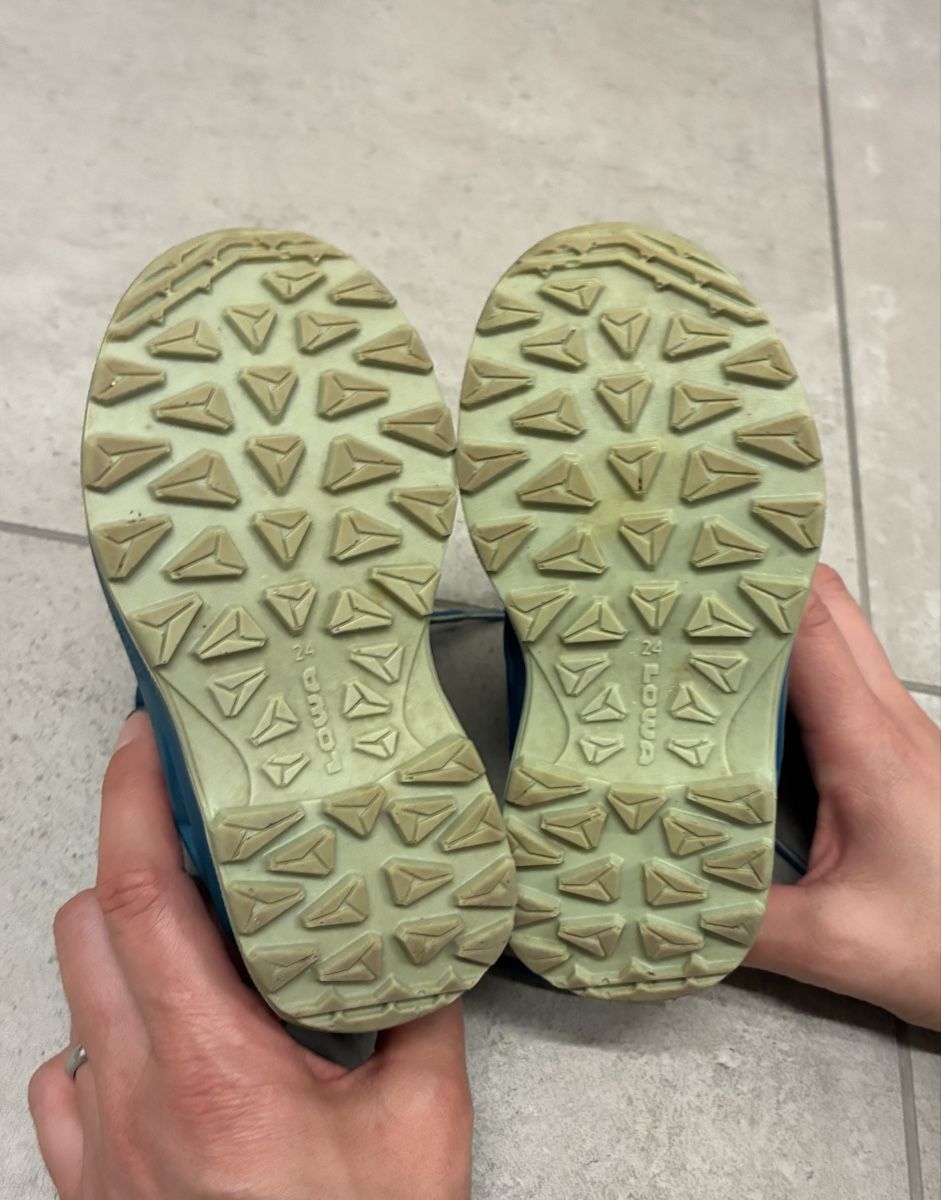 Lowa Schuhe für Jungen: Lowa Wanderschuhe Gr. 24 – Gebraucht aus Bütschwil von kiandra86 2