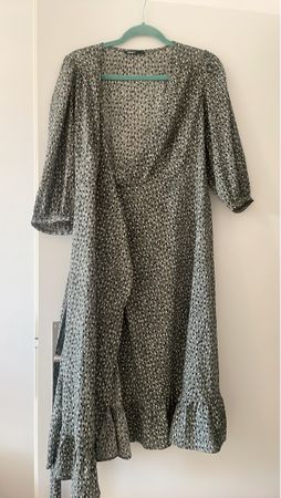 Stylish Only Dress - Perfect for Autumn! Size Medium