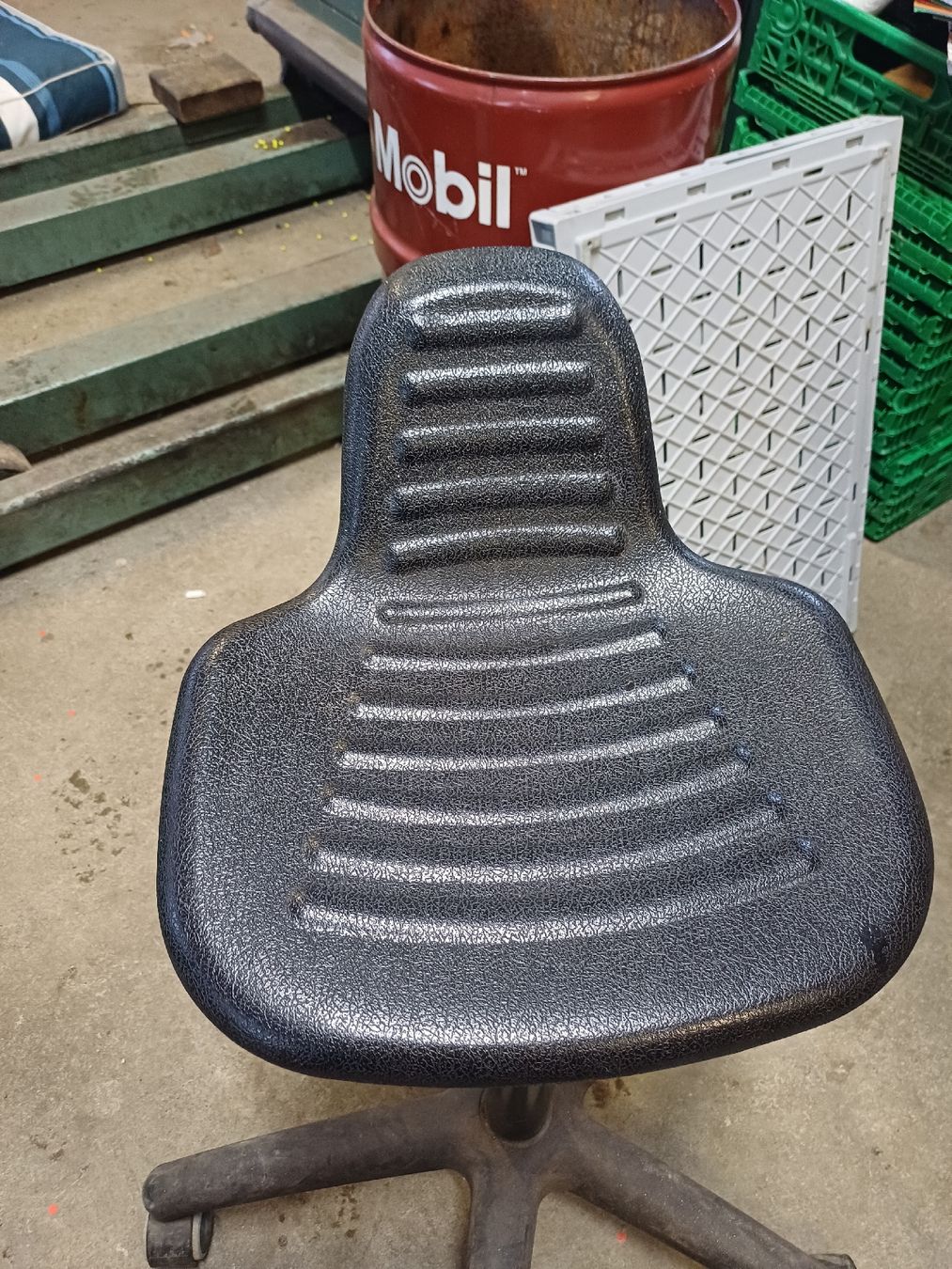 Sedie: Verstellbarer Werkstatthocker / Drehstuhl – Usato da Wangenried venduto da Recycler94 1