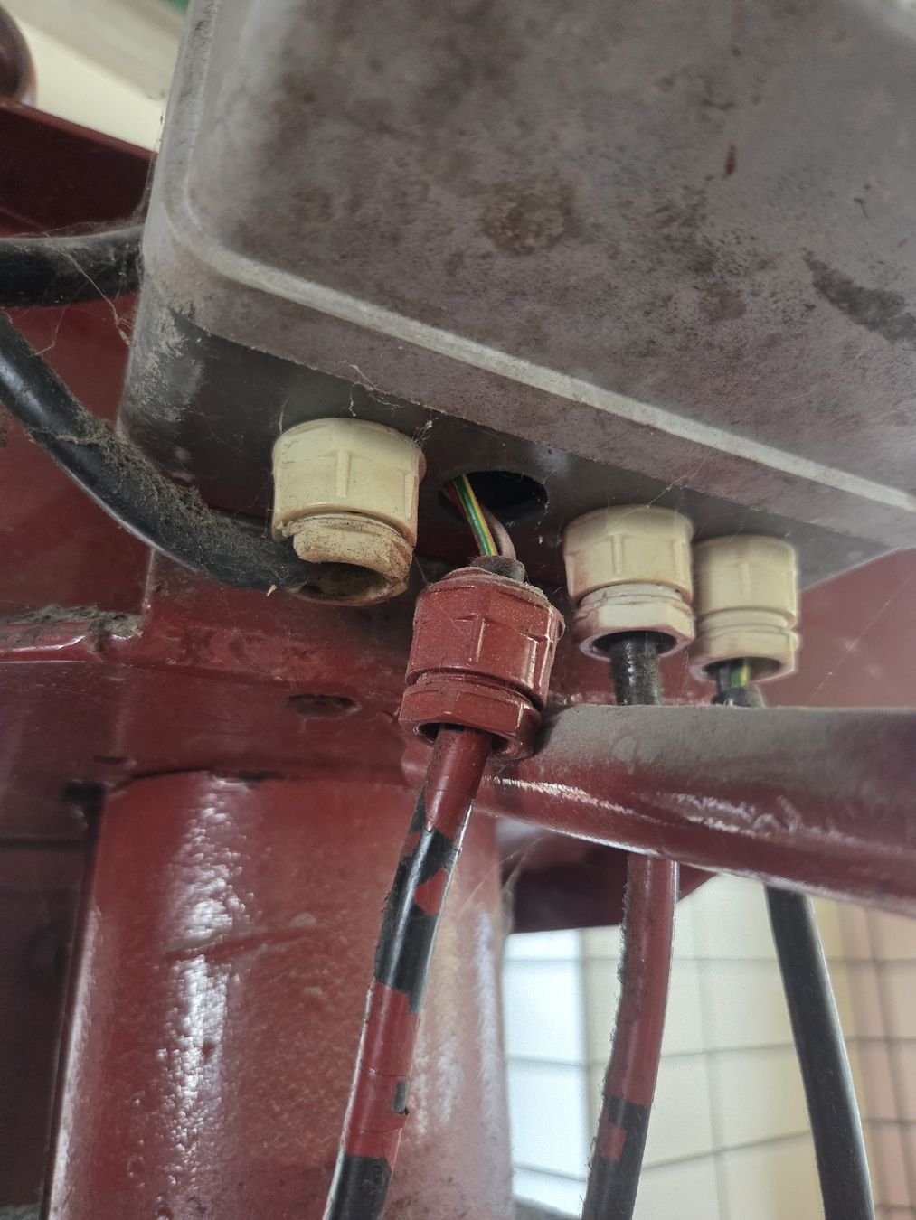Tutte le macchine: Hydraulische Container Presse – Usato da Oberhasli venduto da General-Dealer 9