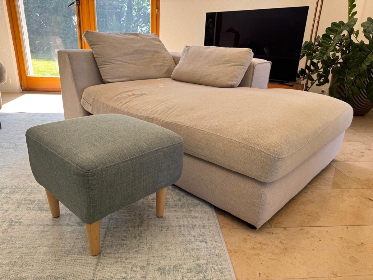 Sofas: Sofa mit Hocker – D'occasion à Wohlen AG par thelionthelion