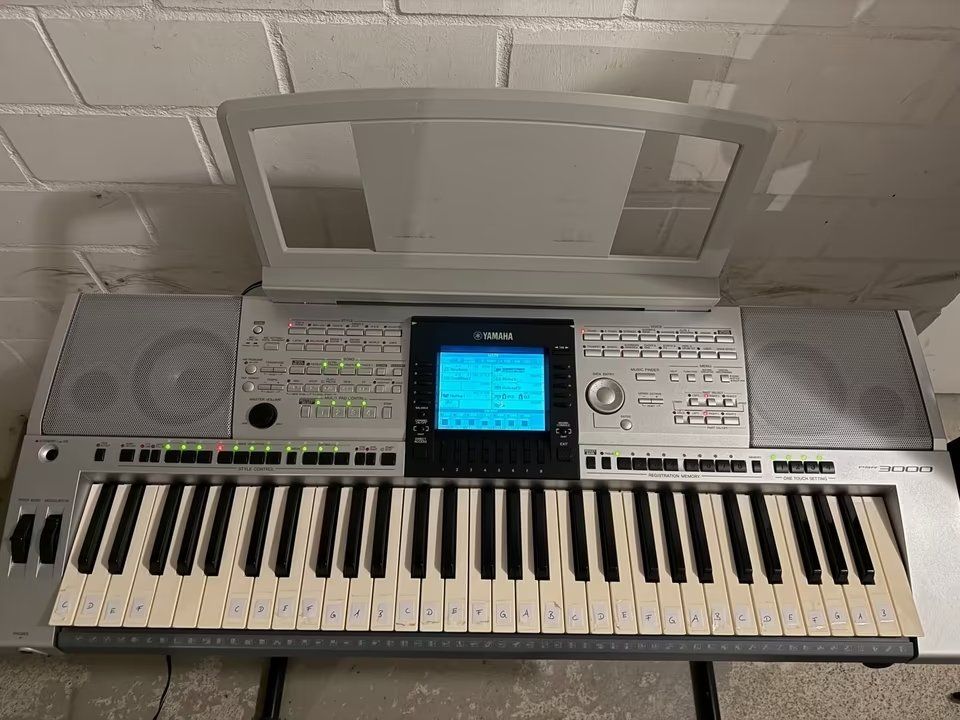 Yamaha Strumenti musicali: Yamaha PSR 3000 – Usato da Zihlschlacht venduto da ena_n99x