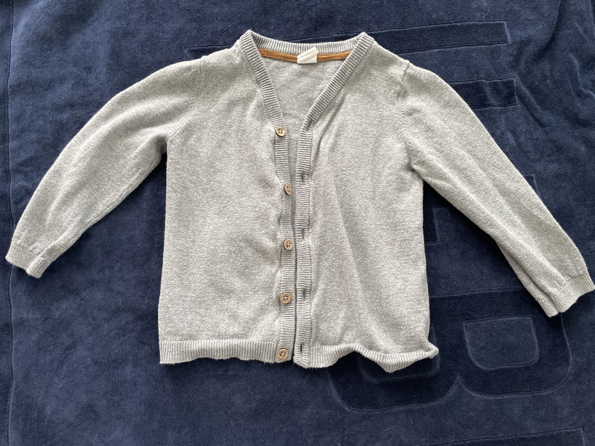 H&M Giacche & Cappotti: Strickjacke von H&M, Gr. 92 – Usato da Weiningen ZH venduto da wunderkaro