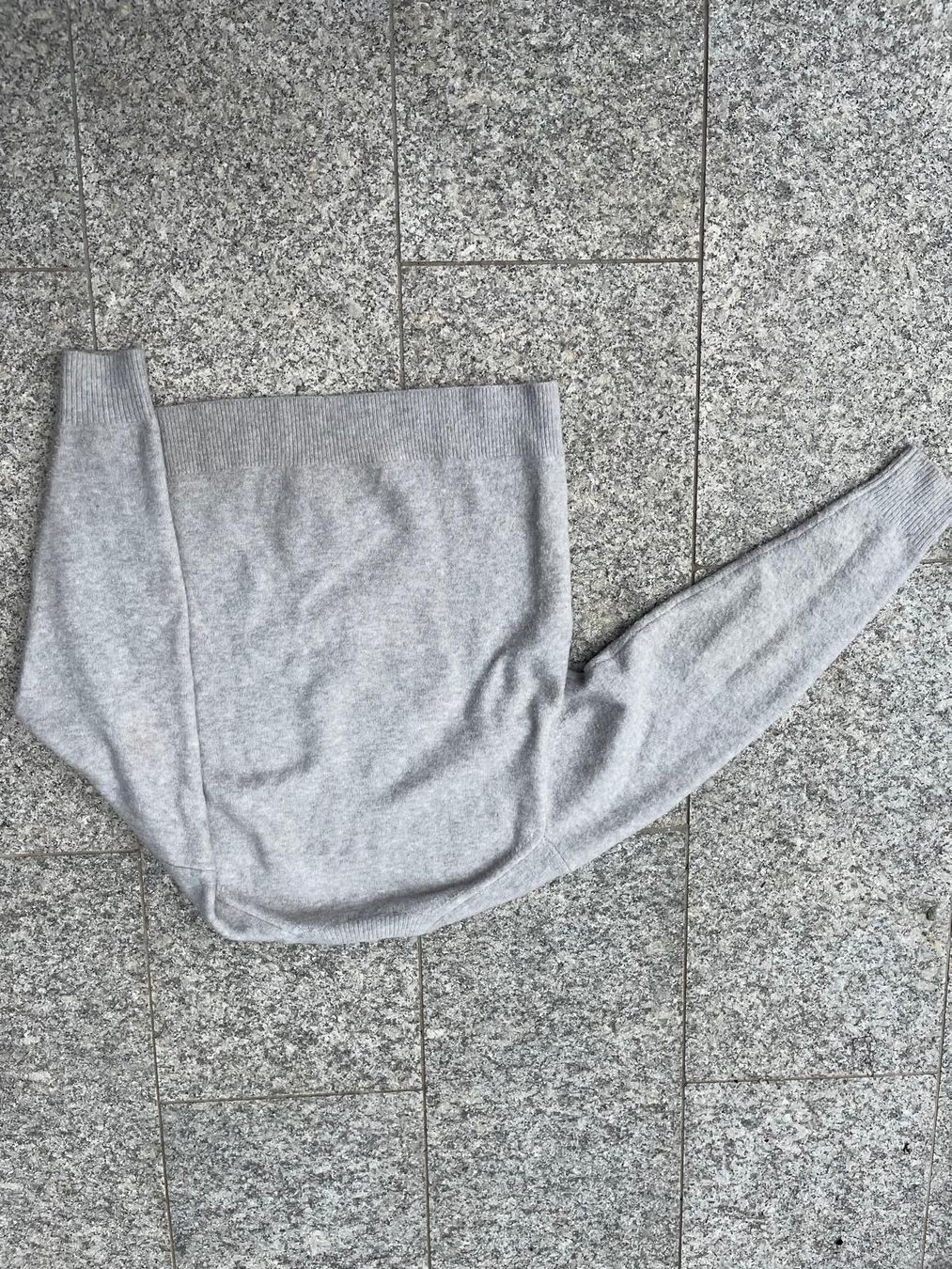 Uniqlo Pulls & Sweat-shirts: Pull Uniqlo gris S – D'occasion à Troinex par ale_95jr 1