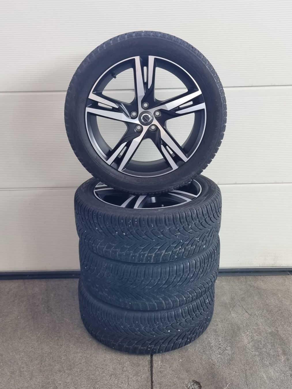 Volvo Pneumatici & Ruote complete: Volvo XC40 Winterräder original – Usato da Kirchdorf AG venduto da Cartastic_AG