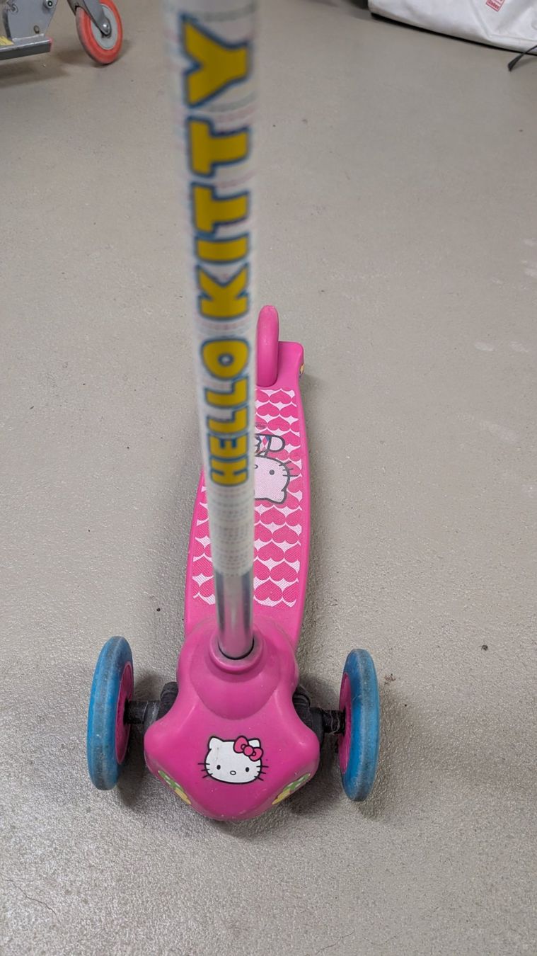 Kickboard: Kinderroller Hello Kitty 3-Rad pink gebraucht – Gebraucht aus Wilen b. Wollerau von Antoinette10 1