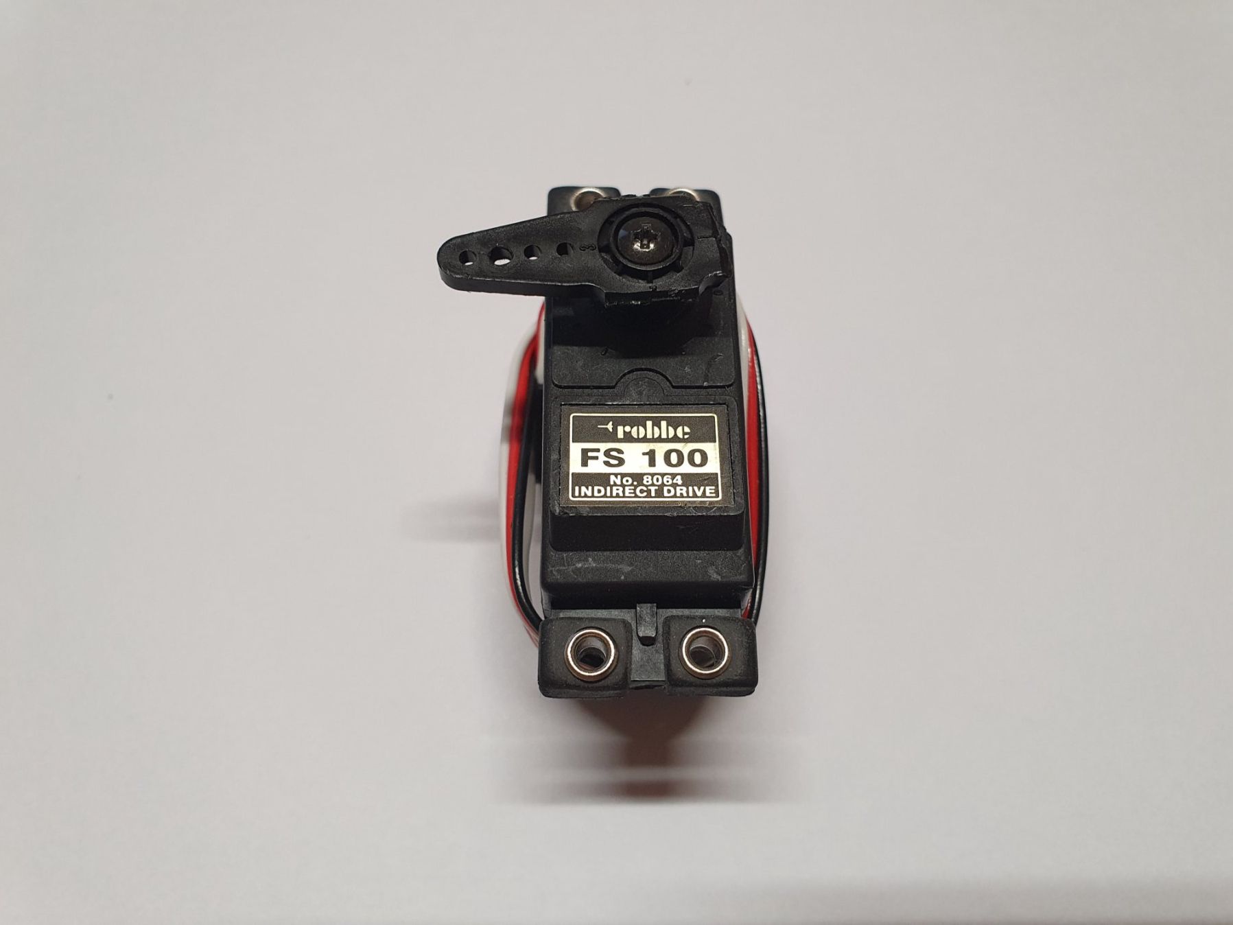 Futaba Fernsteuerungen: Servo robbe FS 100 (Futaba) – Neu (gemäss Beschreibung) aus Balsthal von
