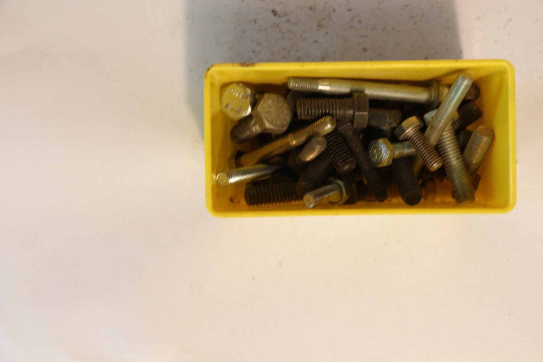 Tous les outils: ca.30 verschiedene 6. kt.Schrauben – D'occasion à Ennetbaden par carlo43 1