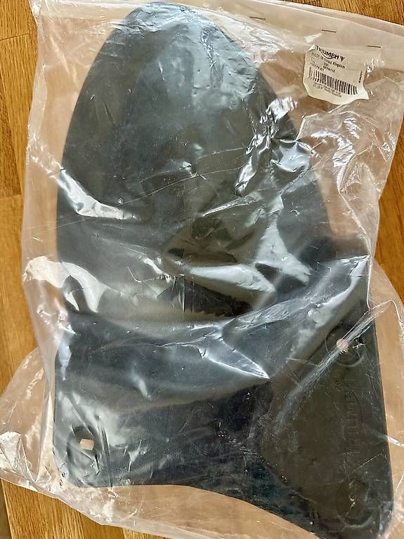 Tutti i ricambio per moto: A9708112 Hugger Kit Genuine Triumph Motorcycle Part – Usato da Flawil venduto da ric_rtq8 2