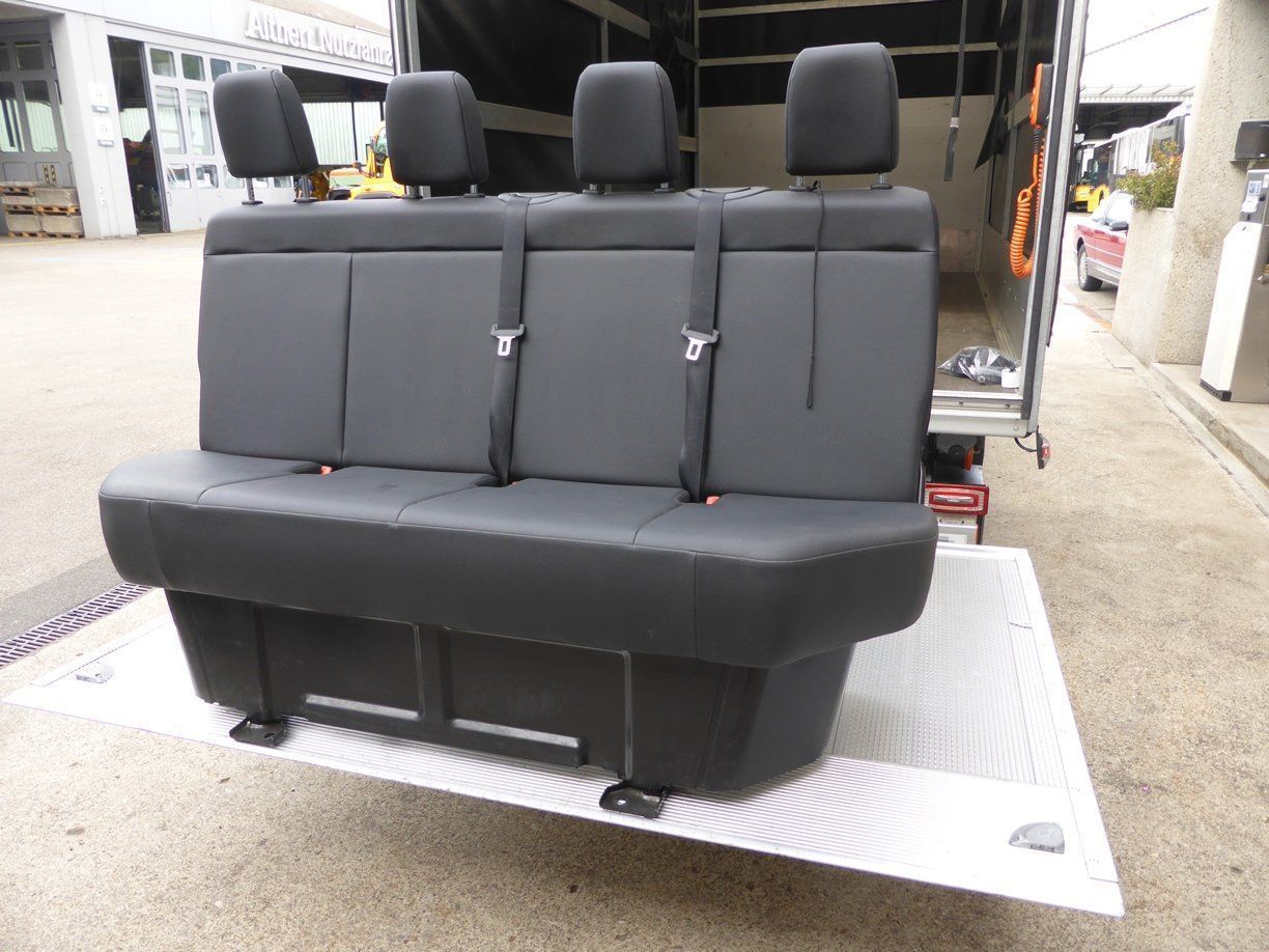Mercedes-Benz Tutti i ricambio: 4-er Sitzbank Mercedes-Benz Sprinter 907 – Nuovo e nell'imballaggio originale da Nesslau venduto da Altherr12 1
