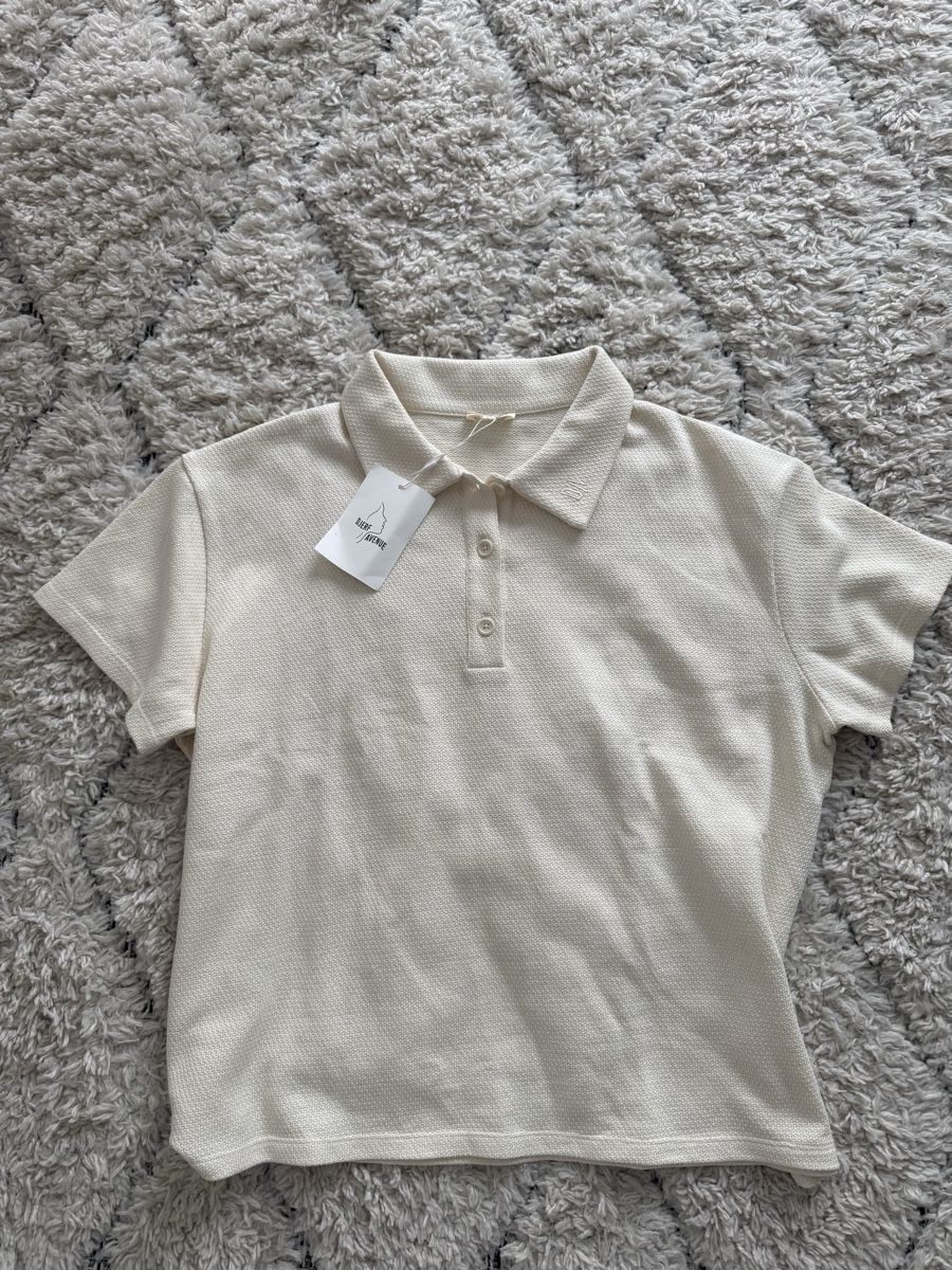 Djerf Avenue T-shirt: Djerf Avenue Top Cream – Nuovo e nell'imballaggio originale da Abtwil SG venduto da cagostini