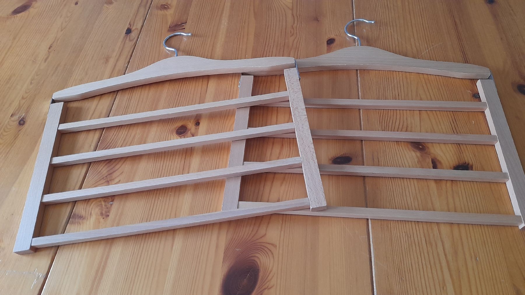 Appendiabiti: Kleiderbügel, – Usato da Nesslau venduto da Churfirsten08