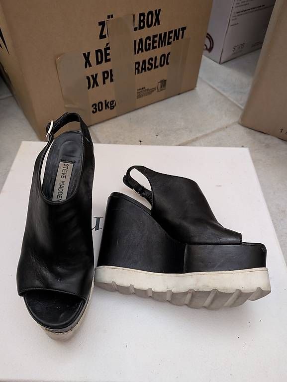 Chaussures femmes: Sandales Steve Madden  – D'occasion à Athenaz (Avusy) par che_6dfd