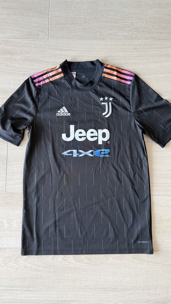 Juventus Trainer, Turnhosen & -trikots: Maillot Juventus  – Gebraucht aus Marin-Epagnier von Malone22