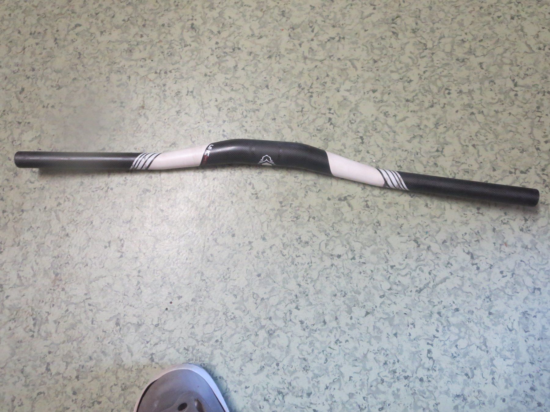 Pièces détachées: Carbon MTB Lenker 166g 65cm – D'occasion à Ottikon par Locomotive01 2