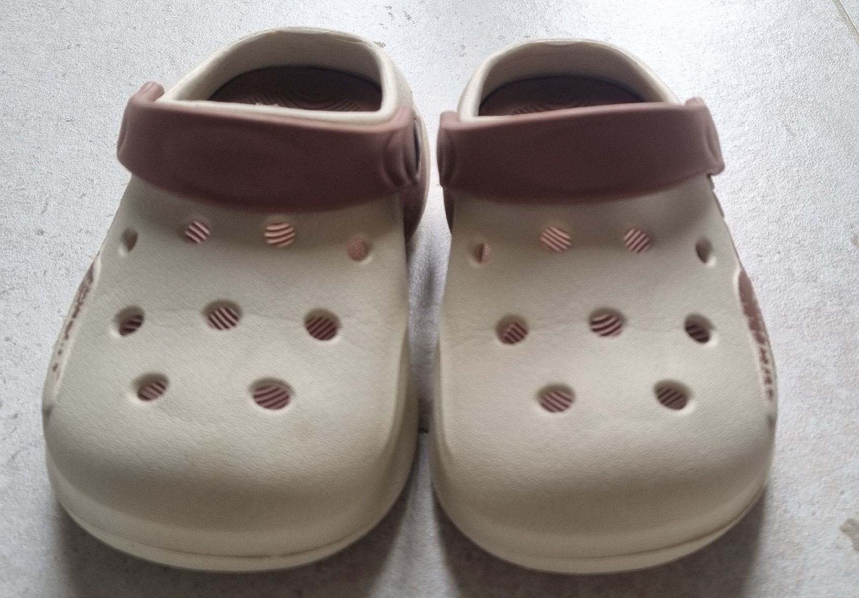 Scarpe per ragazzi: Clocs beige braun Gr. 27 – Usato da Champlan venduto da acr_kkd5