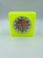 Horloge design hibou jaune néon création Michelle CHEN