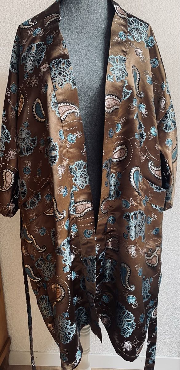 Arte internazionale: Kimono / Morgenmantel – Usato da Winterthur venduto da Jacca 1