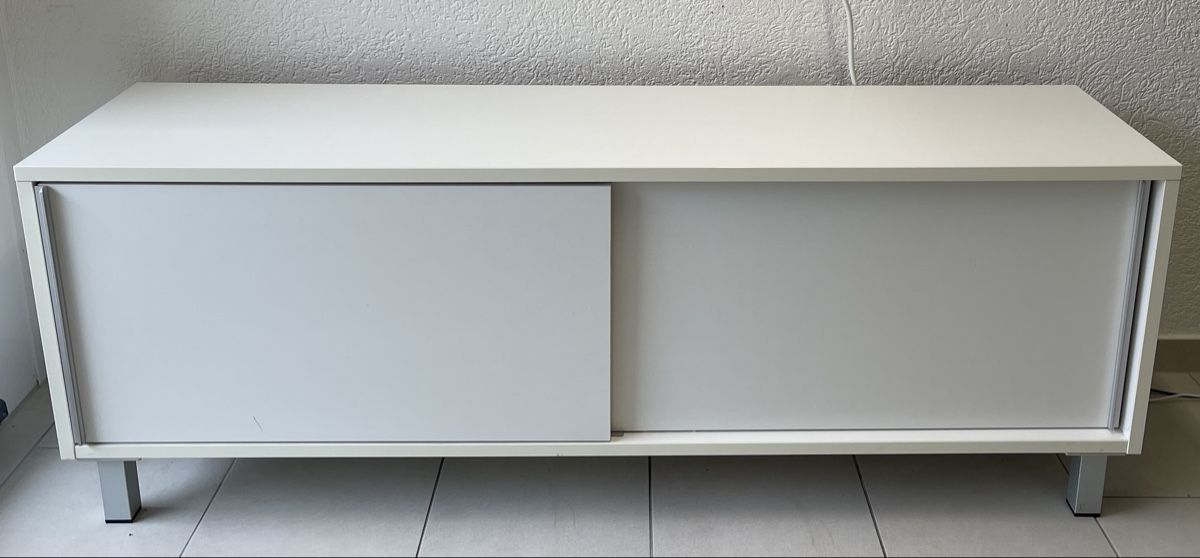 Mobili TV: Sideboard mit Schiebetür – Usato da Nussbaumen AG venduto da Ti_Di