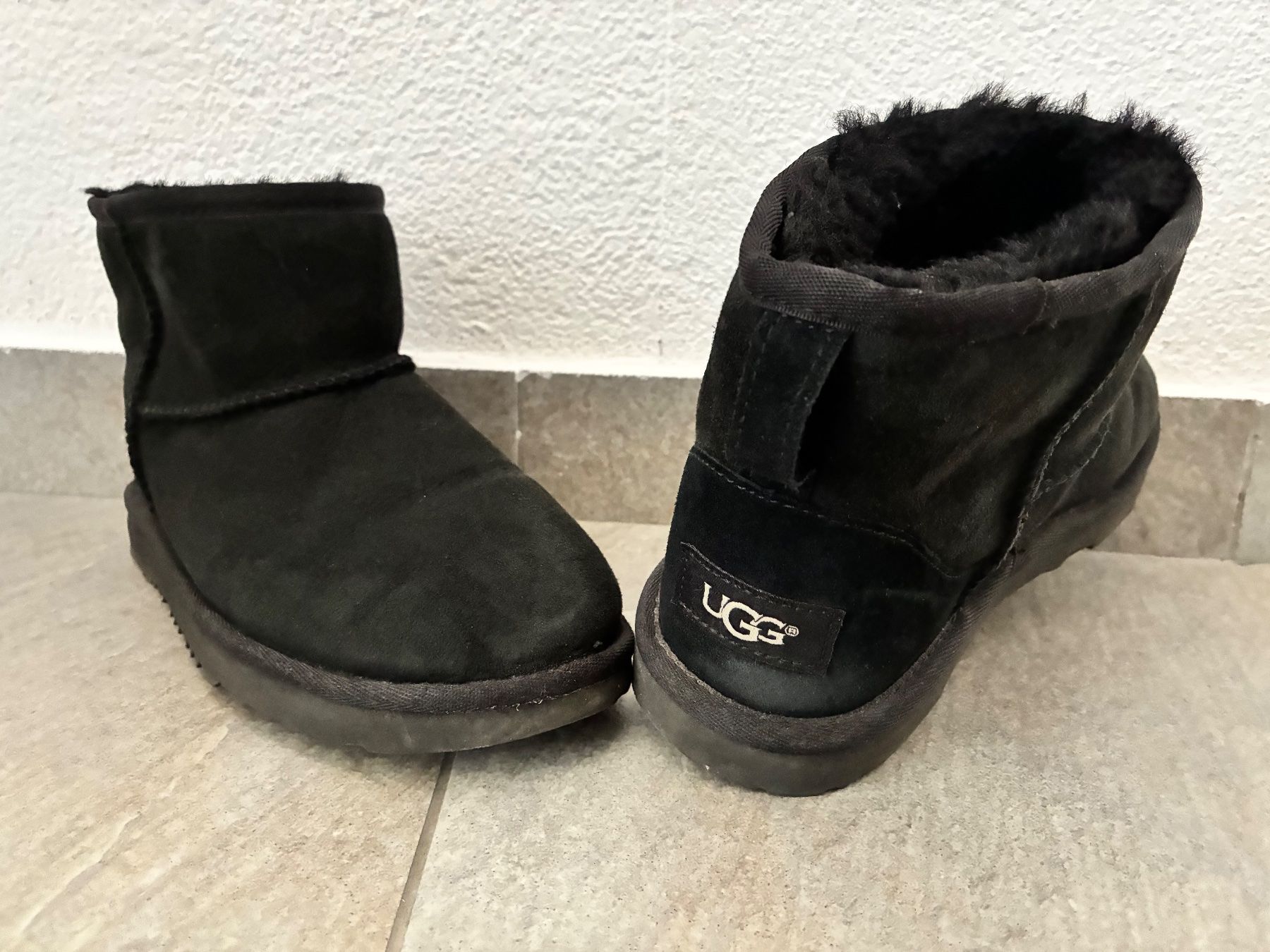 Ugg Scarpe da uomo: UGG Boots Gr. 34 schwarz – Usato da Baden venduto da usewhatyouhave 1