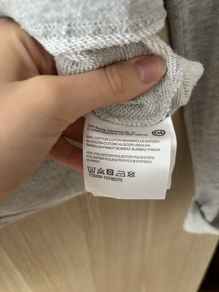 C&A Maglioni & Felpe: Grauer Pullover mit Schmucksteinen, Grösse S M, Top Zustand – Usato da Basel venduto da mic_5258 6