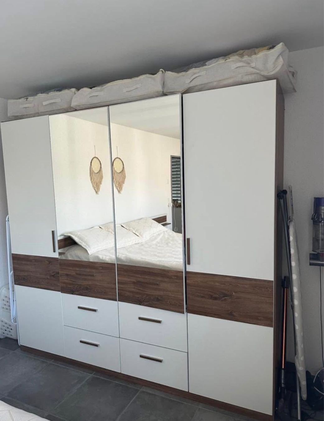 Kleiderschrank mit Spiegel und Schubladen gebraucht (Gebraucht) in Winterthur für CHF 300 – nur Abholung auf Ricardo kaufen