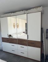 Kleiderschrank mit Spiegel und Schubladen gebraucht