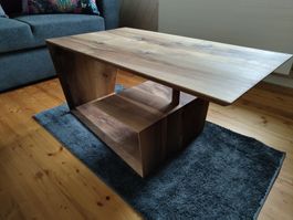 Einzigartiger Nussbaum Salontisch (Preisvorschlag erwünscht)