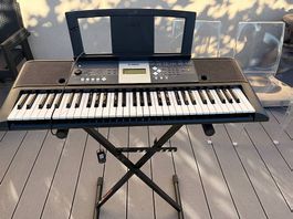 Piano/clavier Yamaha Ypt-230 à saisir 30 CHF