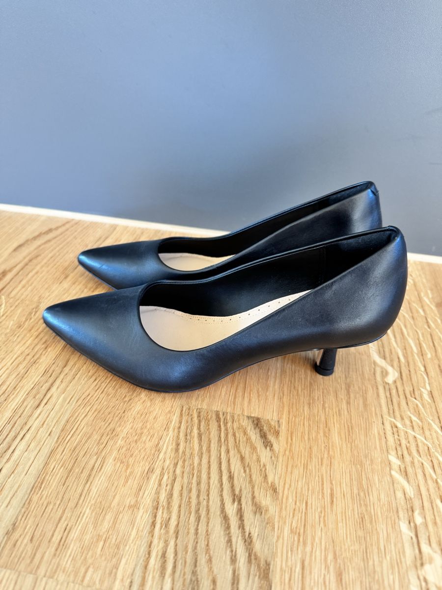 Scarpe da donna: Clarks Pumps schwarz  – Usato da Hagendorn venduto da meryem79 1