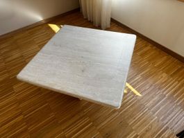 Vintage Travertin-Couchtisch 80 × 80 cm – massiver Naturstei