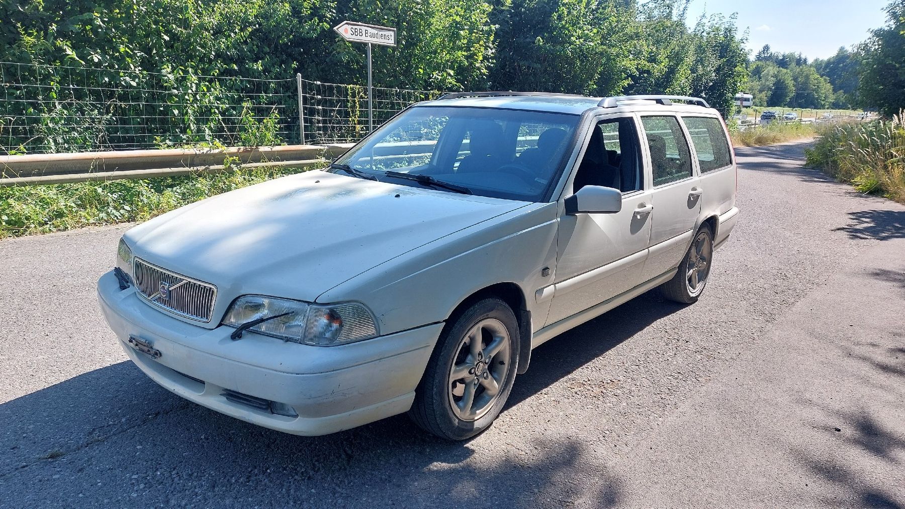 Volvo Automobili: Volvo V70 2.4 Kombi Handschalter – Usato da Niederlenz venduto da SciroccoUrquattro 2