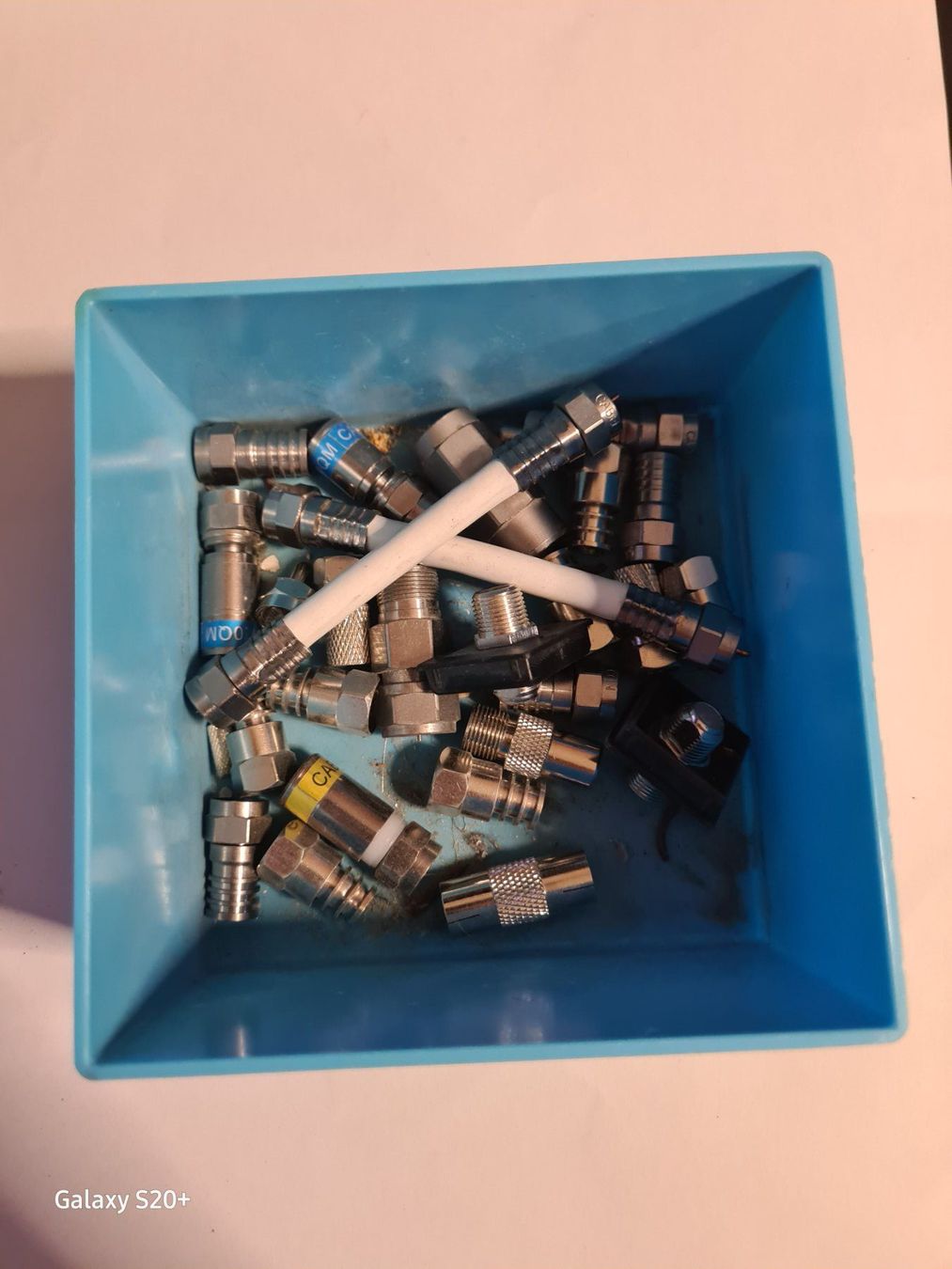 Componenti elettronici: Koaxial Stecker Sortiment mit dem blauem Behälter – Usato da Zürich venduto da Alibaba1234