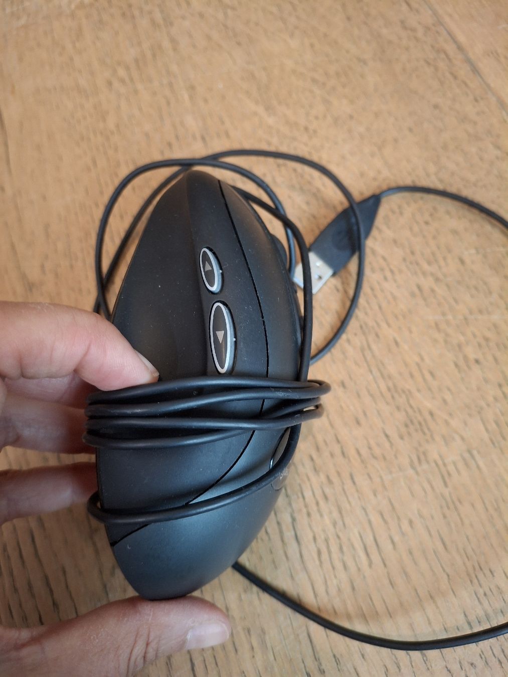 Logitech Mouse: Logitech Kabelmaus M-U0028 schwarz mit USB Anschluss – Usato da Cham venduto da Girasol3 3