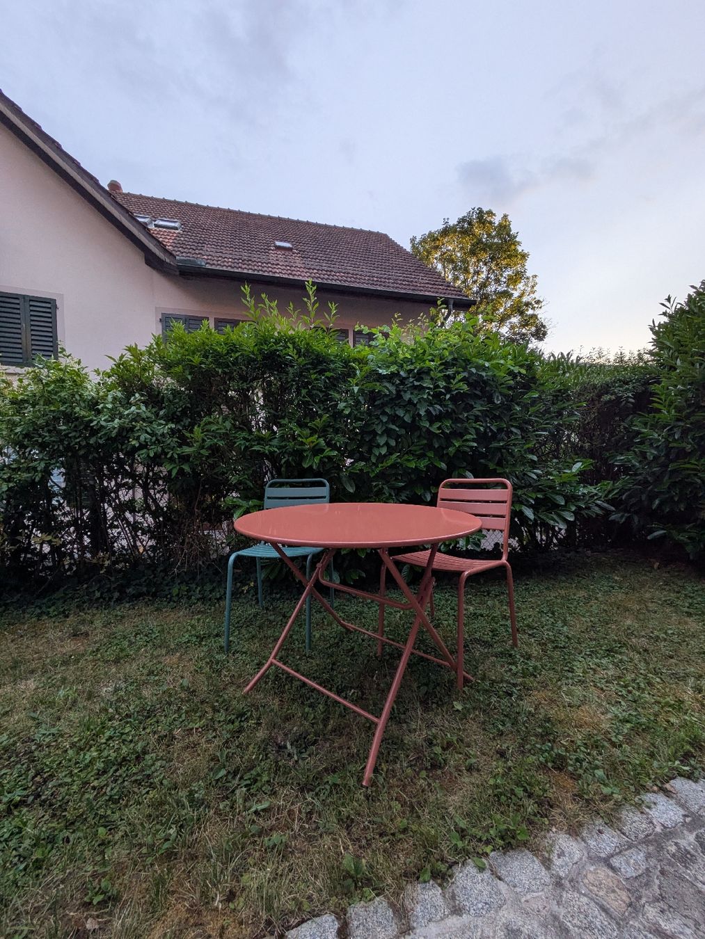 Set di tavolo e panche: Gartentisch mit Stühlen – Usato da Rafz venduto da Jenninnocent