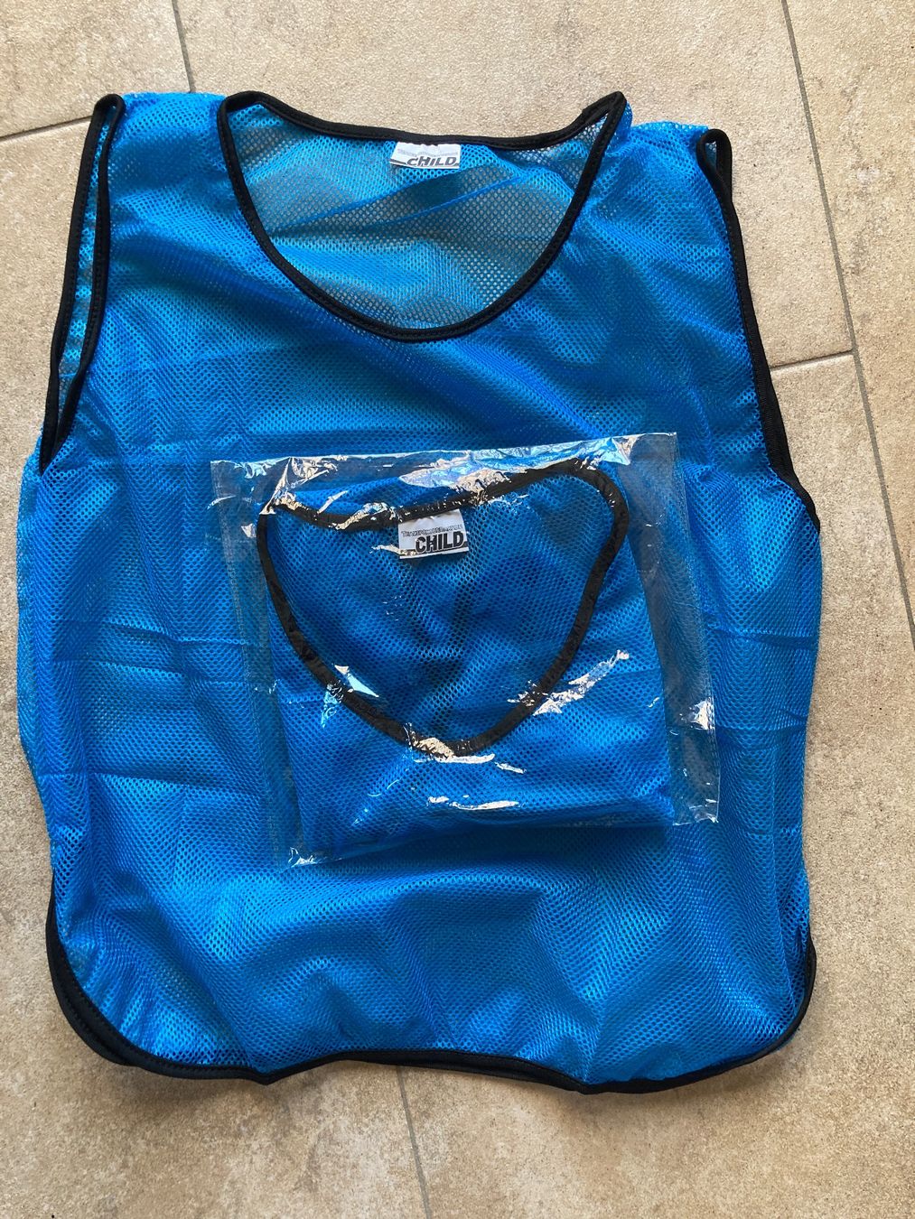 Canottiere & Pantaloni: Trainingsleibchen/Überziehtrikot 2x Kinder, blau – Nuovo e nell'imballaggio originale da Gelterkinden venduto da froggy80