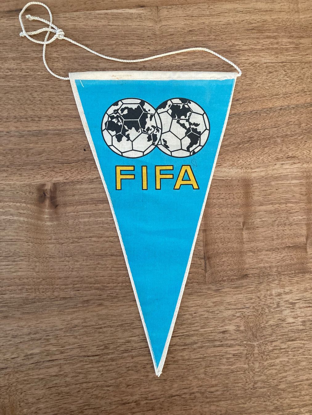 Tessuti: FIFA Vintage Wimpel – Usato da Bern venduto da momo03weiss 1