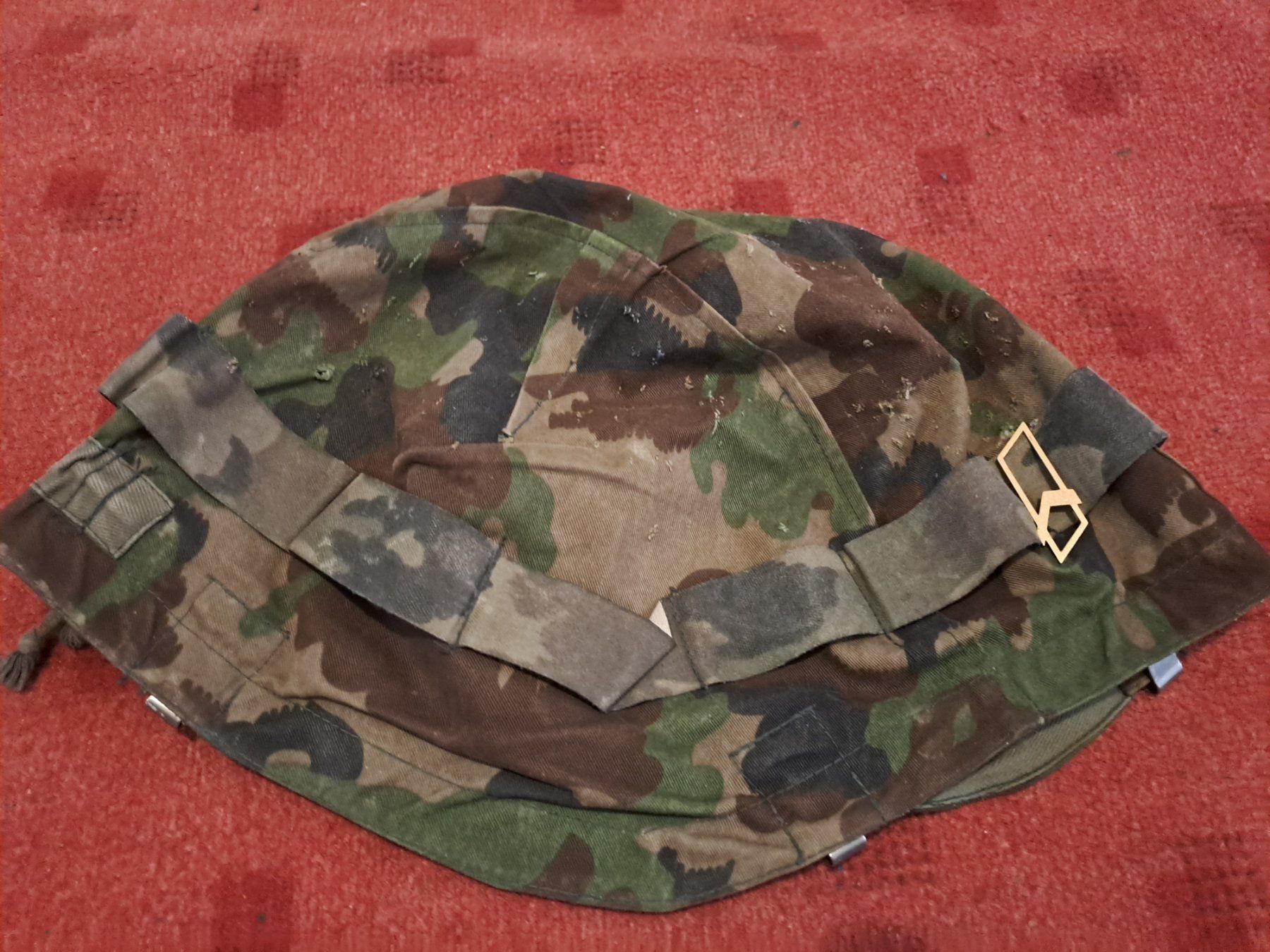 Schweizer Armee Uniformi: Helmüberzug 90, Korporal  , gebraucht – Usato da St.Gallen venduto da Infanteriewerk