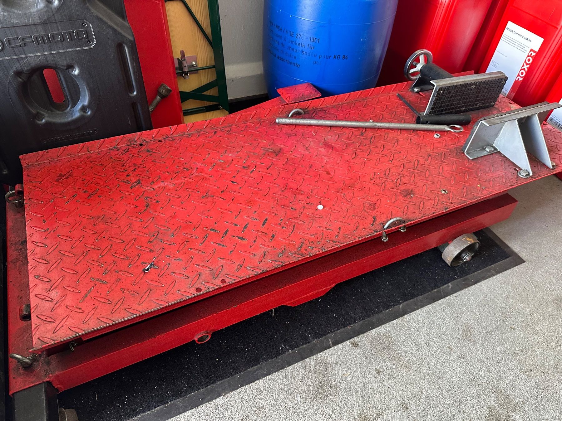 Piattaforme elevatrici: Motorradlift – Usato da Goldiwil (Thun) venduto da Nautic79 1