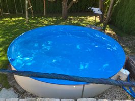 Pool mit Wärmepumpe und Roboter