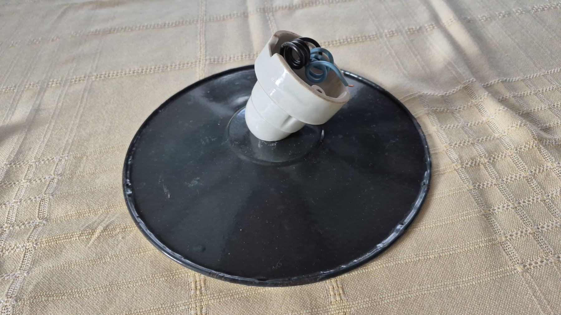 Lampade: lampe en métal émaillé – Usato da charmoille venduto da mir_my9f
