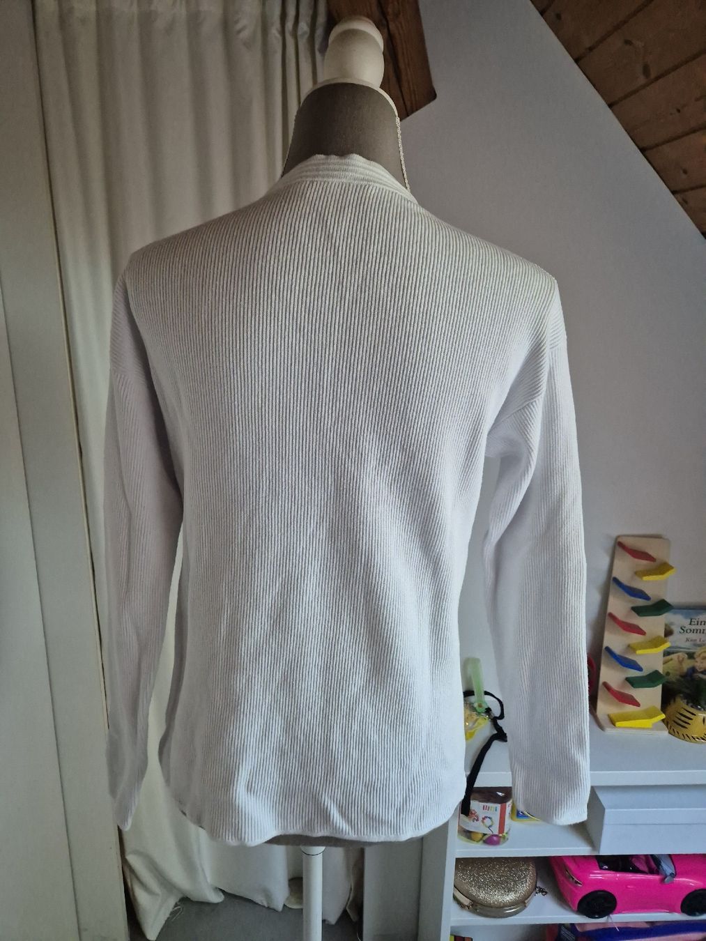 Pullover & Sweatshirts: Damen Pullover weiss V-Ausschnitt gerippt – Gebraucht aus Zürich von Drago670 4